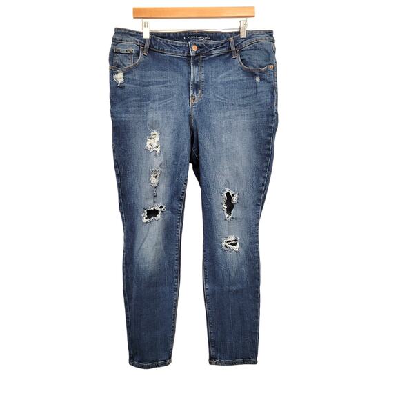 Old Navy Rockstar Jeans 18 Distressed - Picture 2 of 11